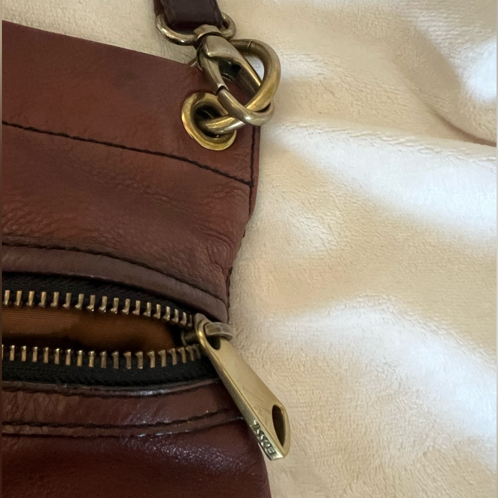 Fossil 2 Section Shoulder Bag Brass Hardware Euc 1 Strap Zips Snaps View 5